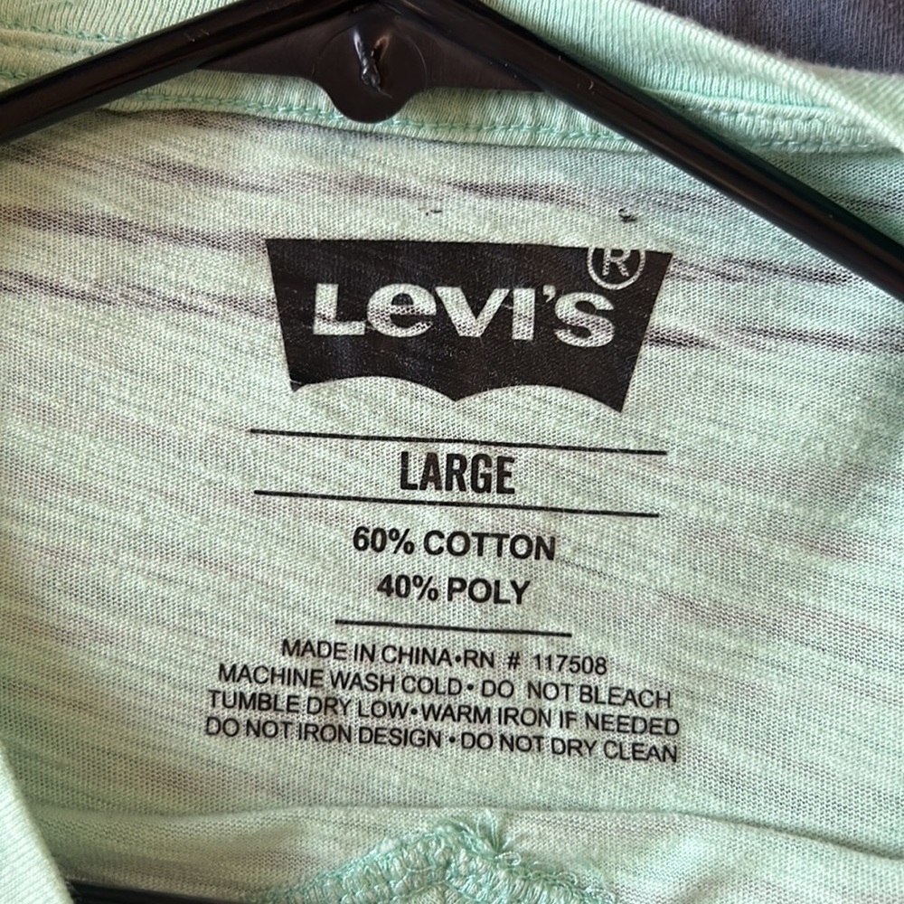 Levi’s t-shirt - Picture 3 of 4